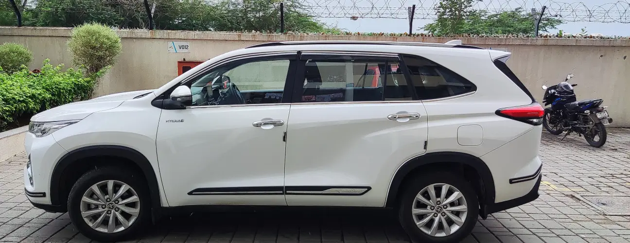 Innova Hycross Car Rental in Jaipur
