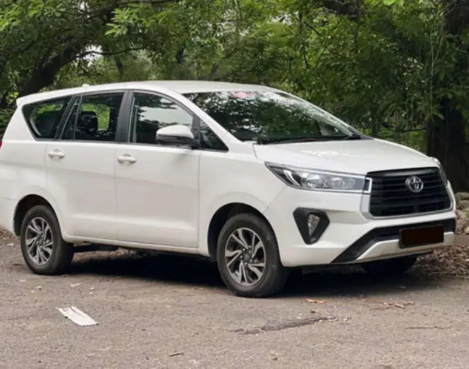 innova hycross car